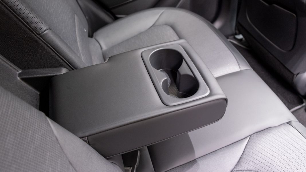 Kia Niro EV rear cupholders