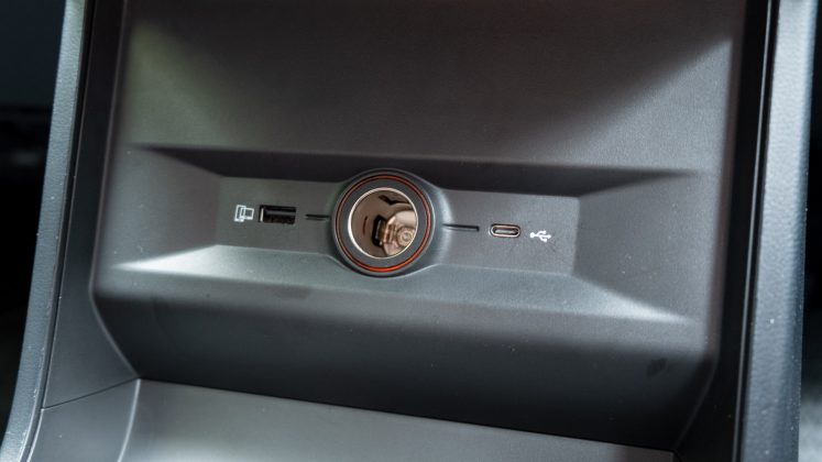 MG4 EV USB ports