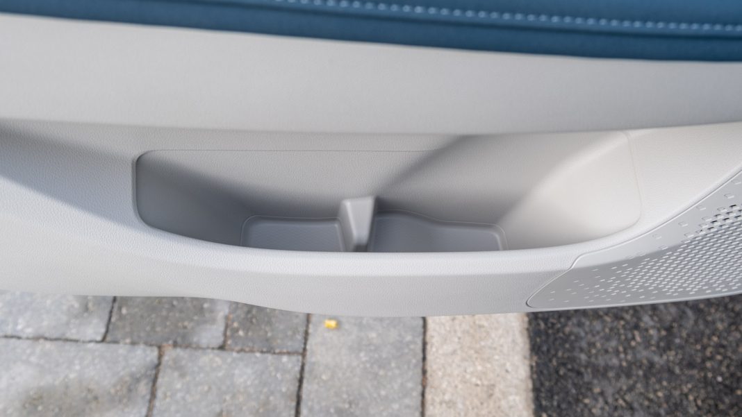 Ora Funky Cat front door compartment