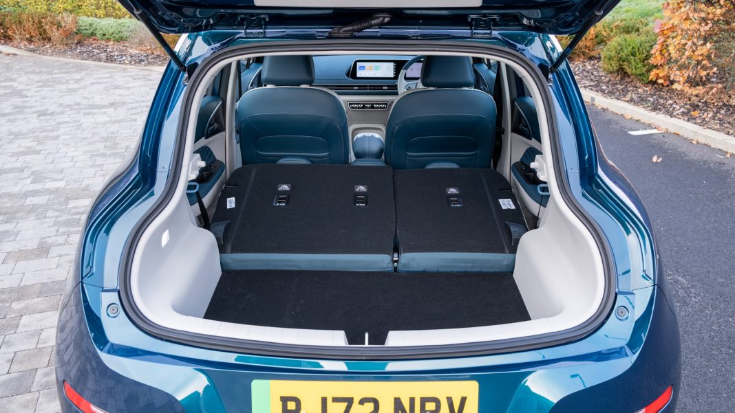 Ora Funky Cat seats down