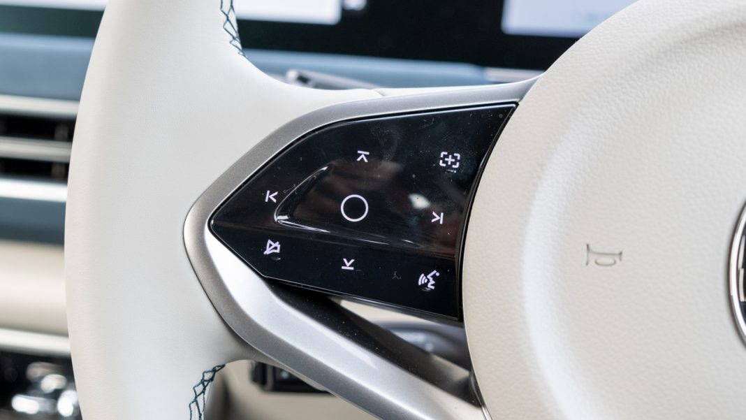 Ora Funky Cat steering buttons