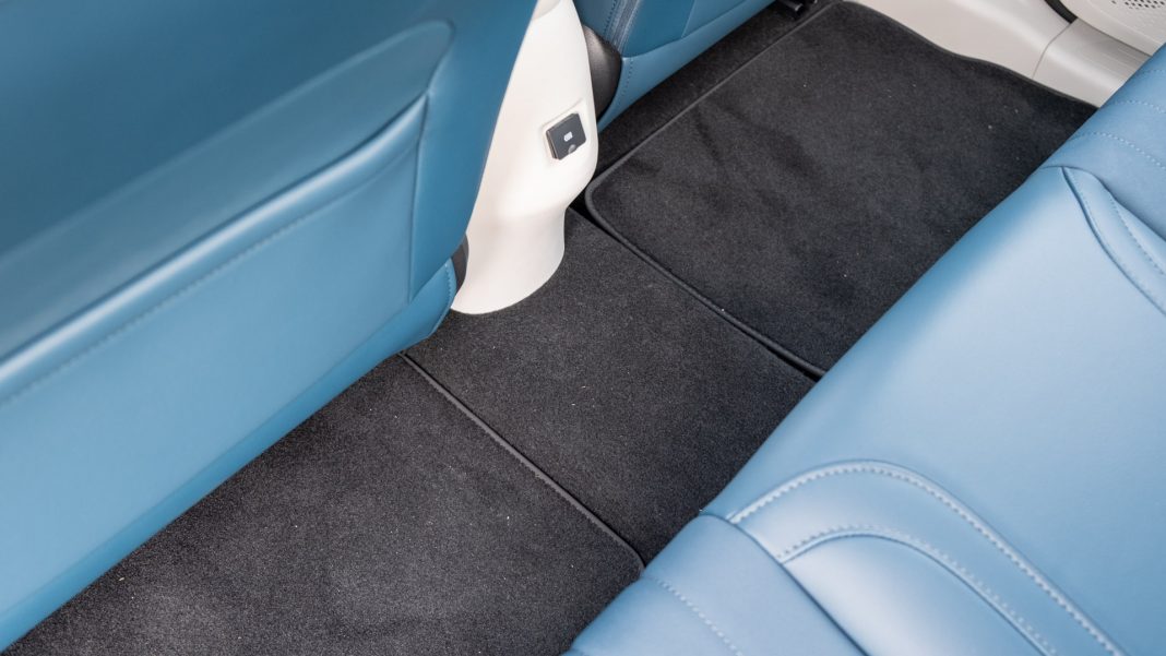 Ora Funky Cat transmission tunnel