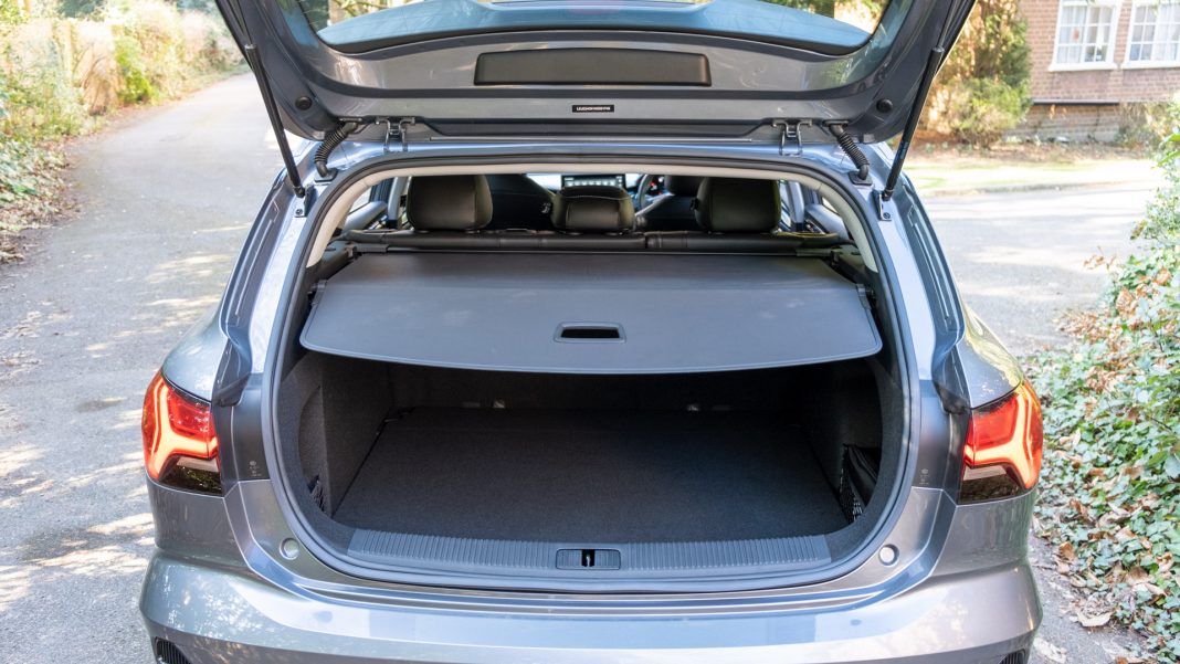 New MG5 EV boot load cover