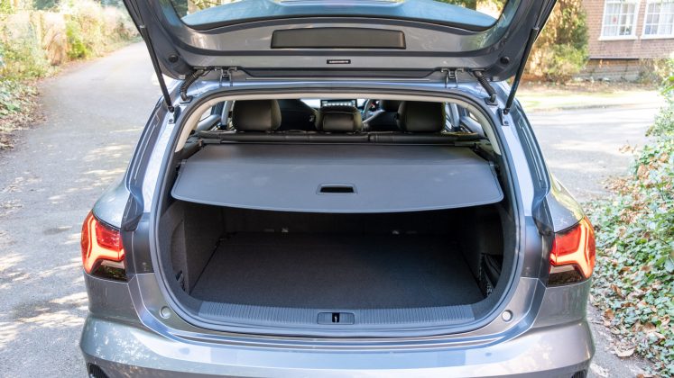 New MG5 EV boot load cover