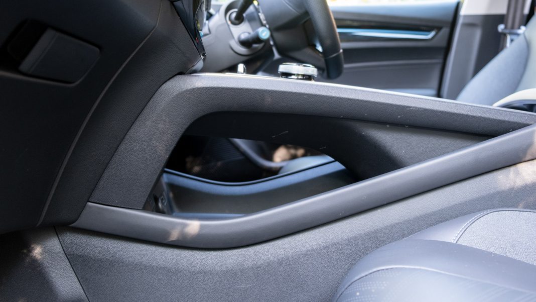 New MG5 EV centre console