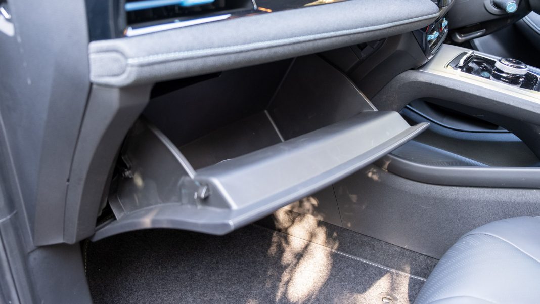 New MG5 EV glove box