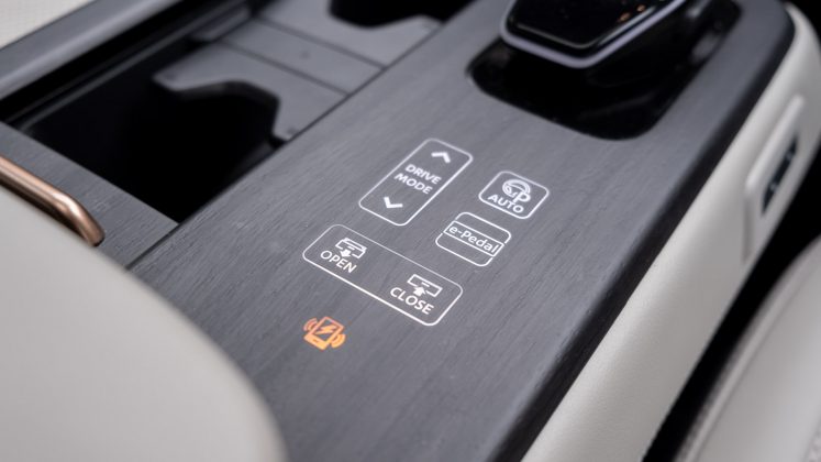 Nissan Ariya buttons