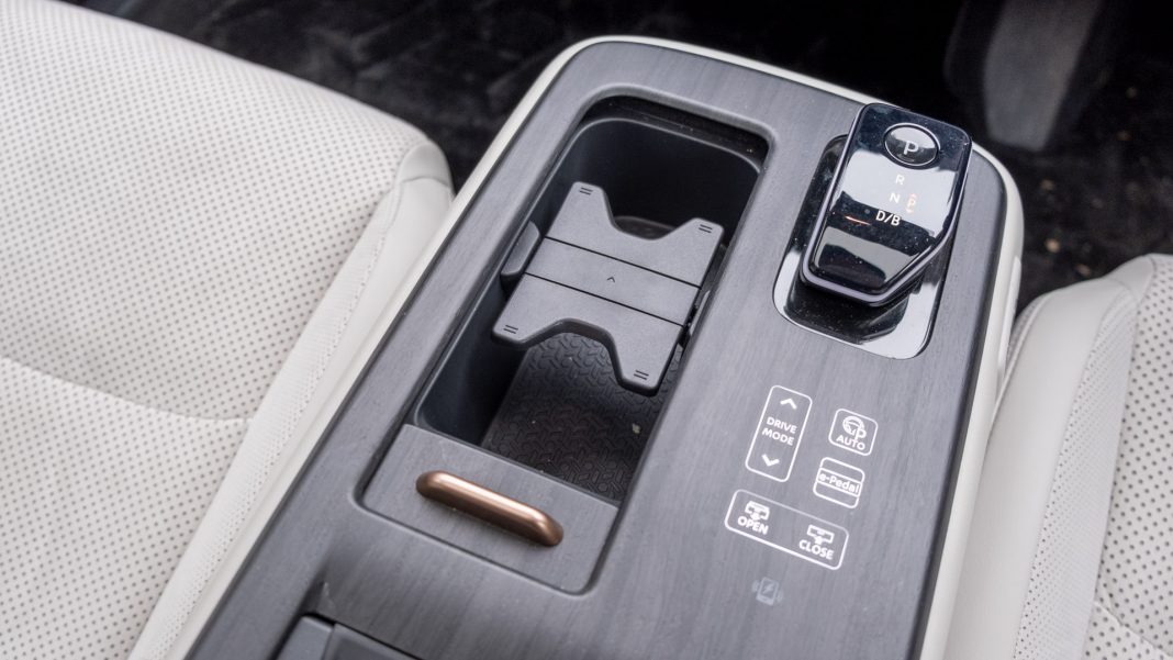 Nissan Ariya centre console