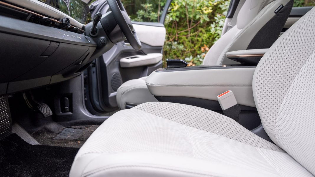 Nissan Ariya centre console back