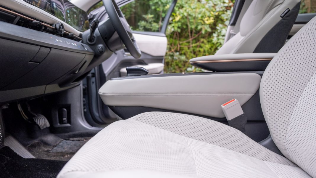 Nissan Ariya centre console front