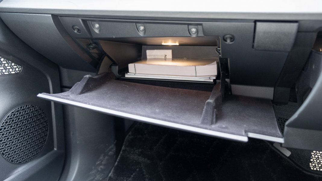 Nissan Ariya glove box