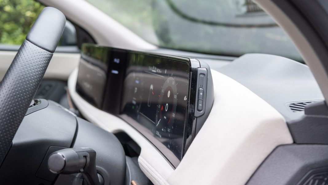 Nissan Ariya instrument cluster design