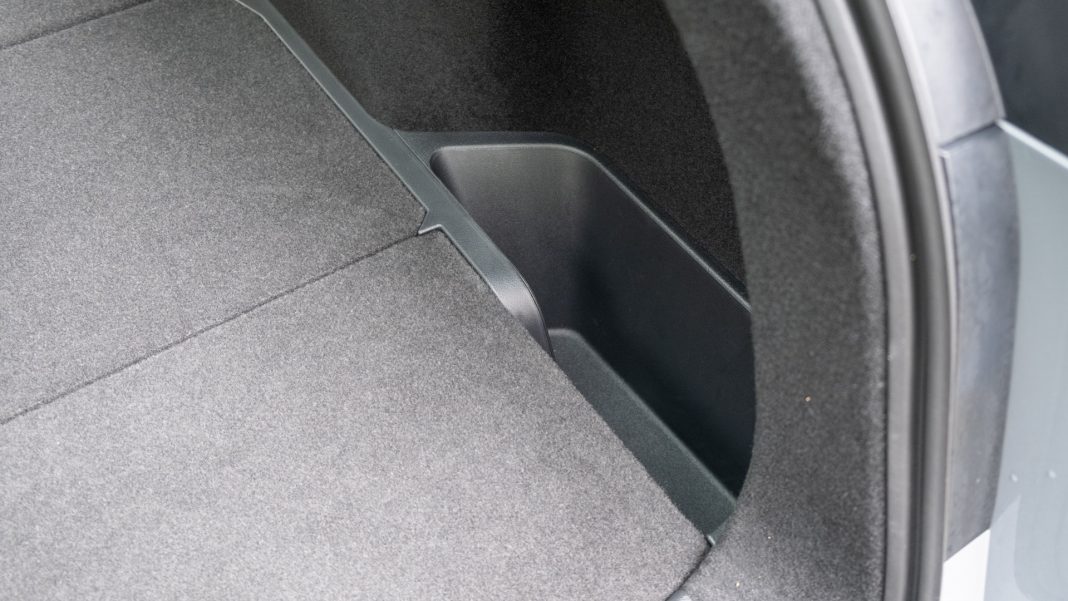 Nissan Ariya side area