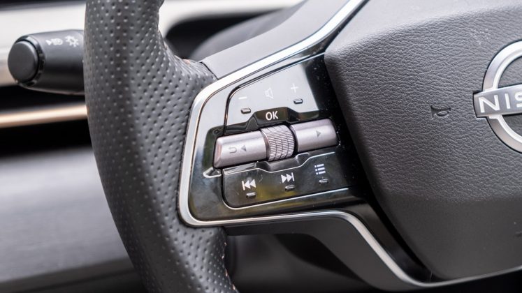 Nissan Ariya steering wheel buttons