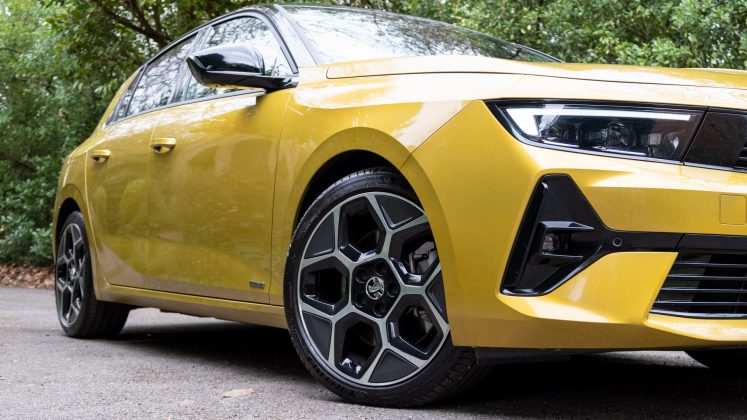 Vauxhall Astra Hybrid alloys