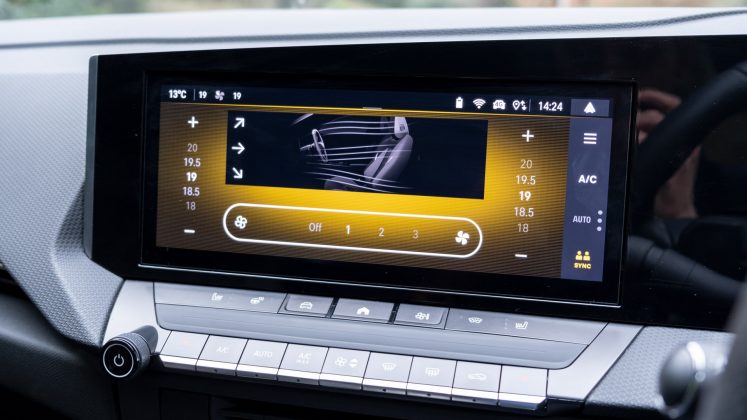 Vauxhall Astra Hybrid climate controls