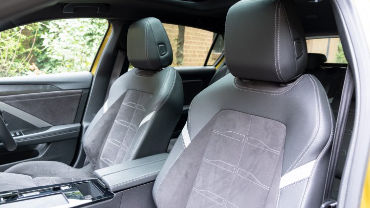 Vauxhall Astra Hybrid front seats