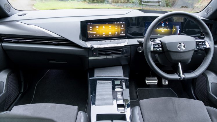 Vauxhall Astra Hybrid interior look