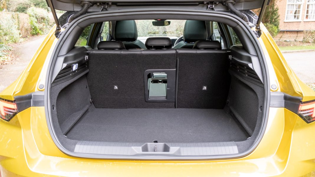 Vauxhall Astra Hybrid ski latch