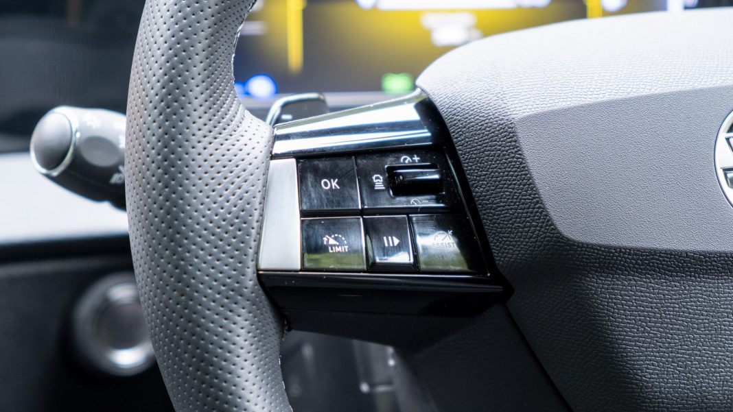 Vauxhall Astra Hybrid steering wheel buttons