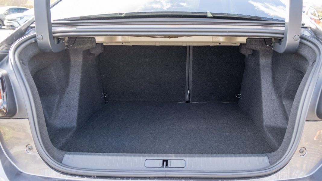 Citroen e-C4 X boot space