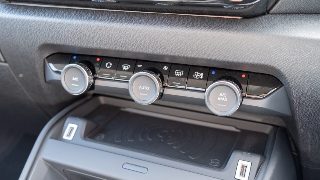 Citroen e-C4 X climate controls
