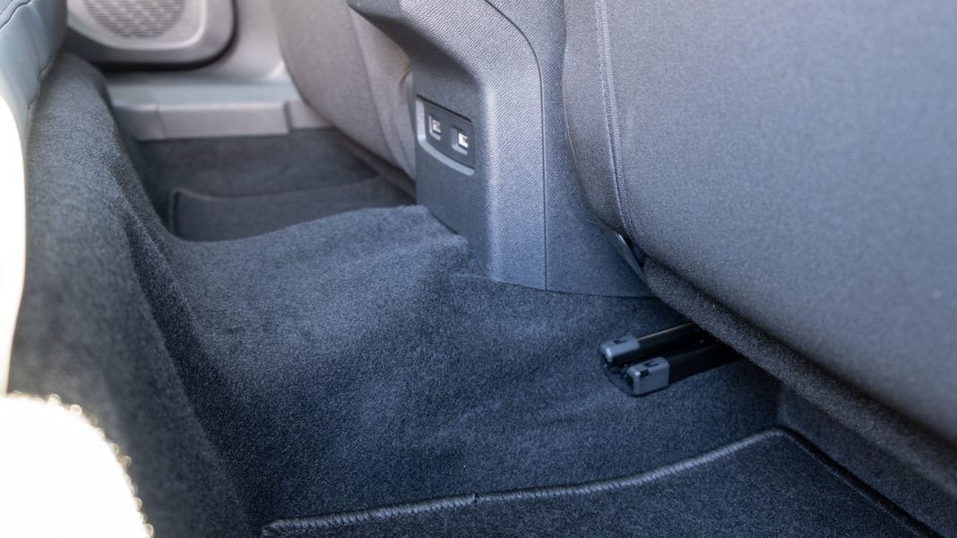 Citroen e-C4 X footwell