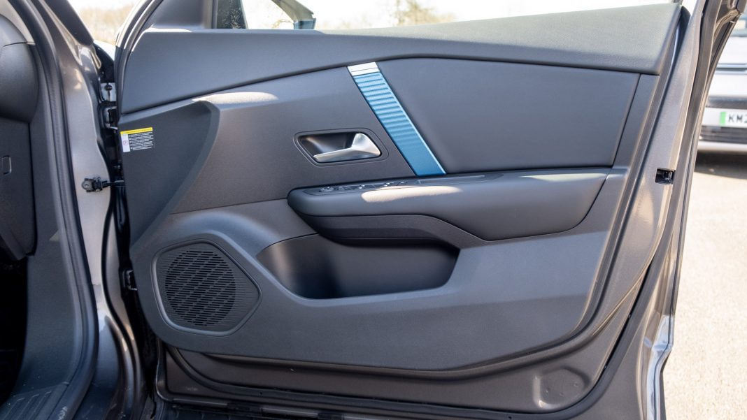 Citroen e-C4 X front door