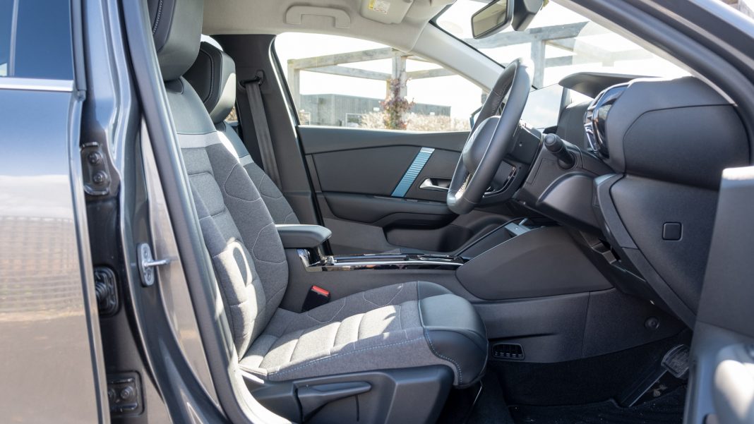 Citroen e-C4 X front seats