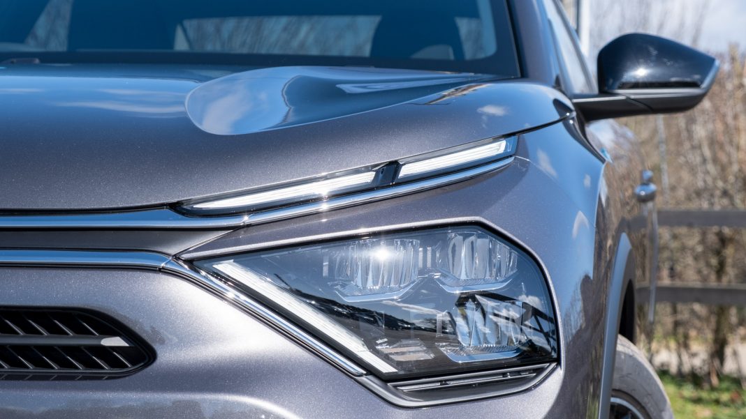 Citroen e-C4 X headlights