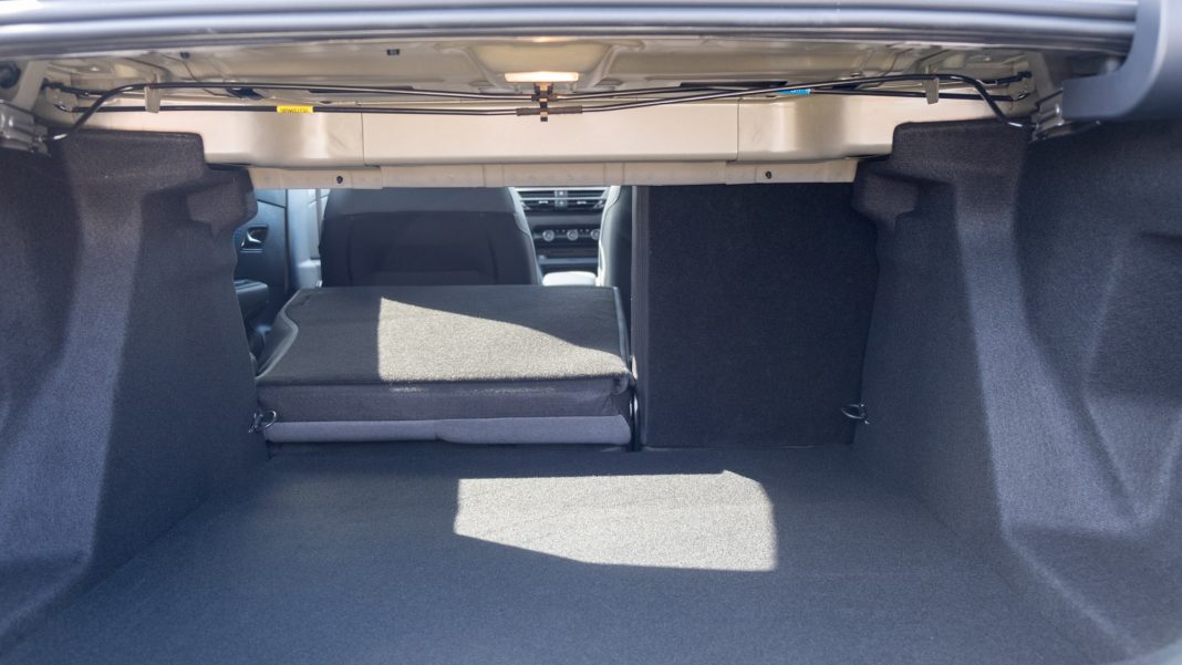 Citroen e-C4 X one seat down