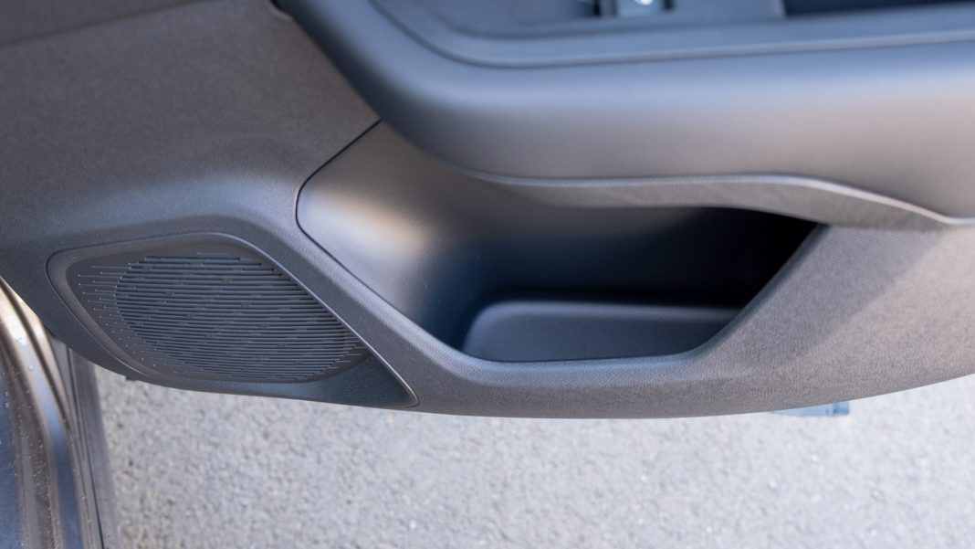 Citroen e-C4 X rear door compartment