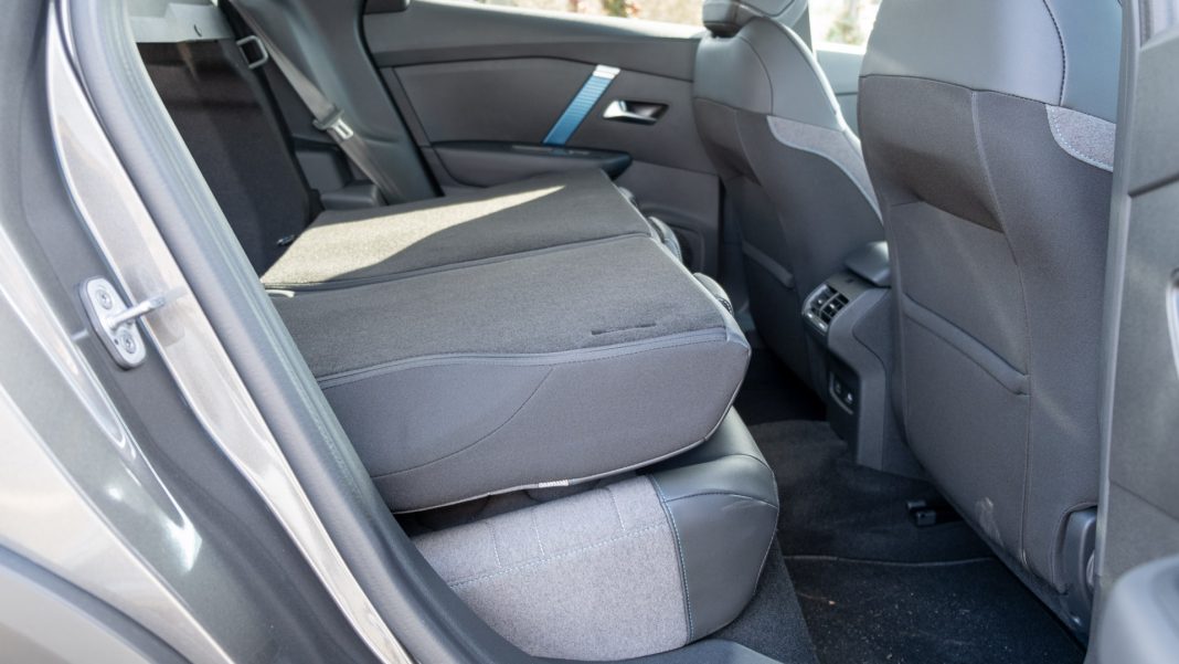 Citroen e-C4 X rear seats down