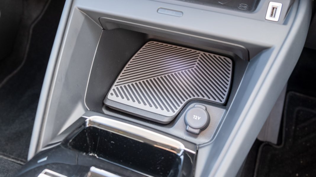 Citroen e-C4 X storage bay