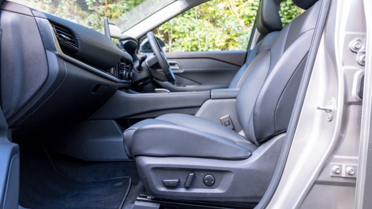 Nissan X-Trail seat controls