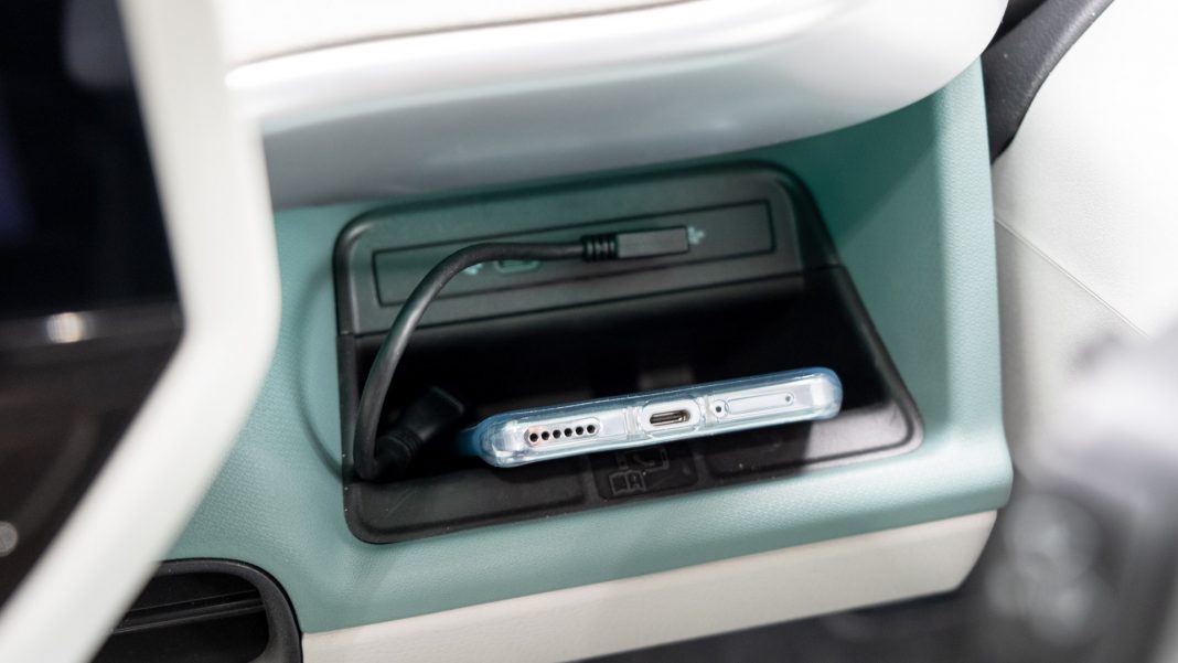 VW ID. Buzz phone storage