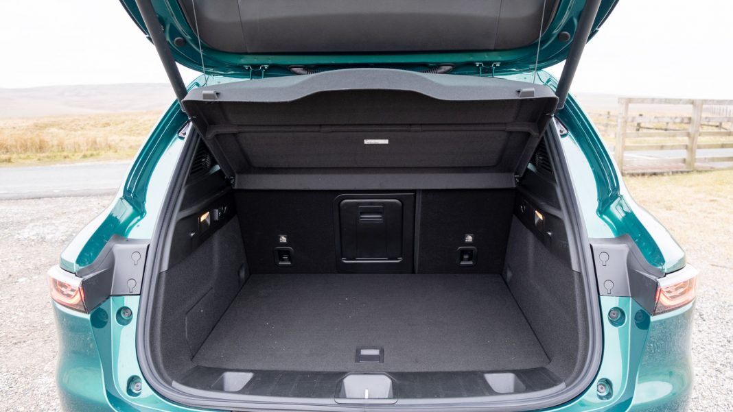 Alfa Romeo Tonale hybrid boot