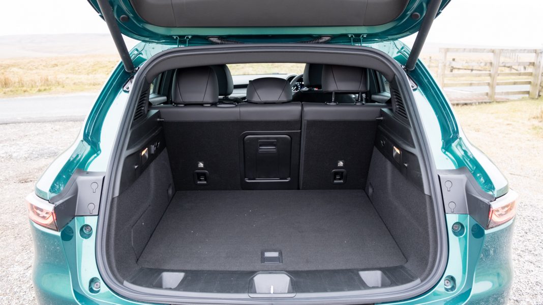 Alfa Romeo Tonale hybrid boot space