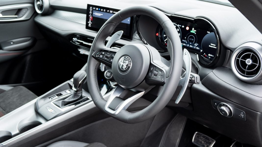 Alfa Romeo Tonale hybrid cabin