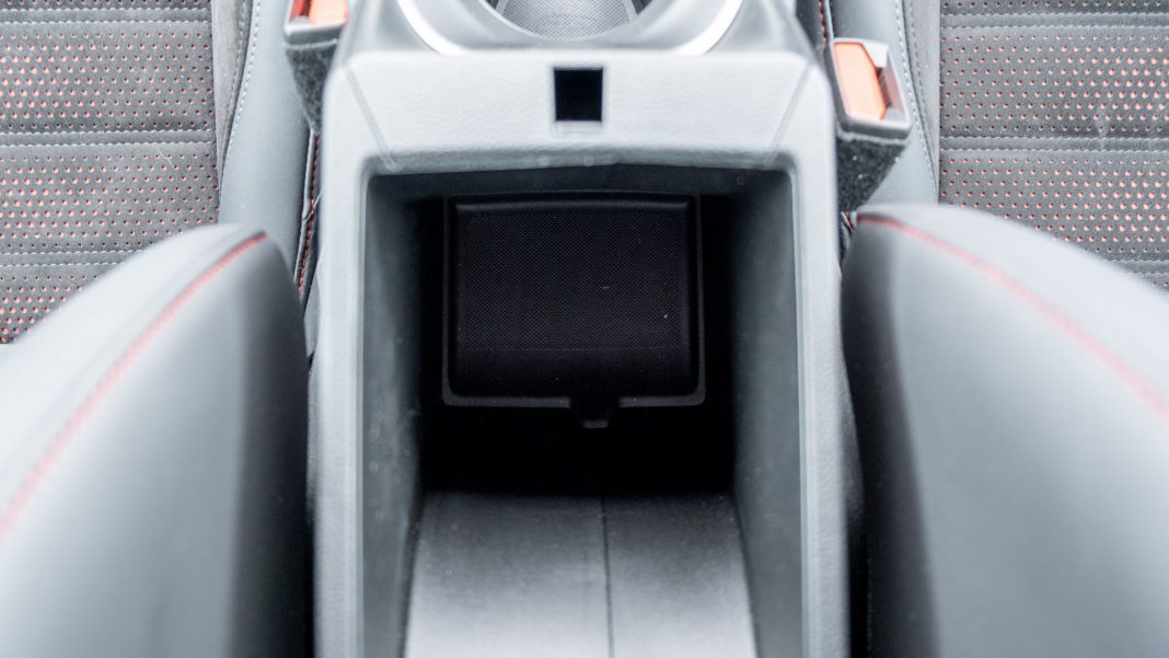 Alfa Romeo Tonale hybrid cabin space