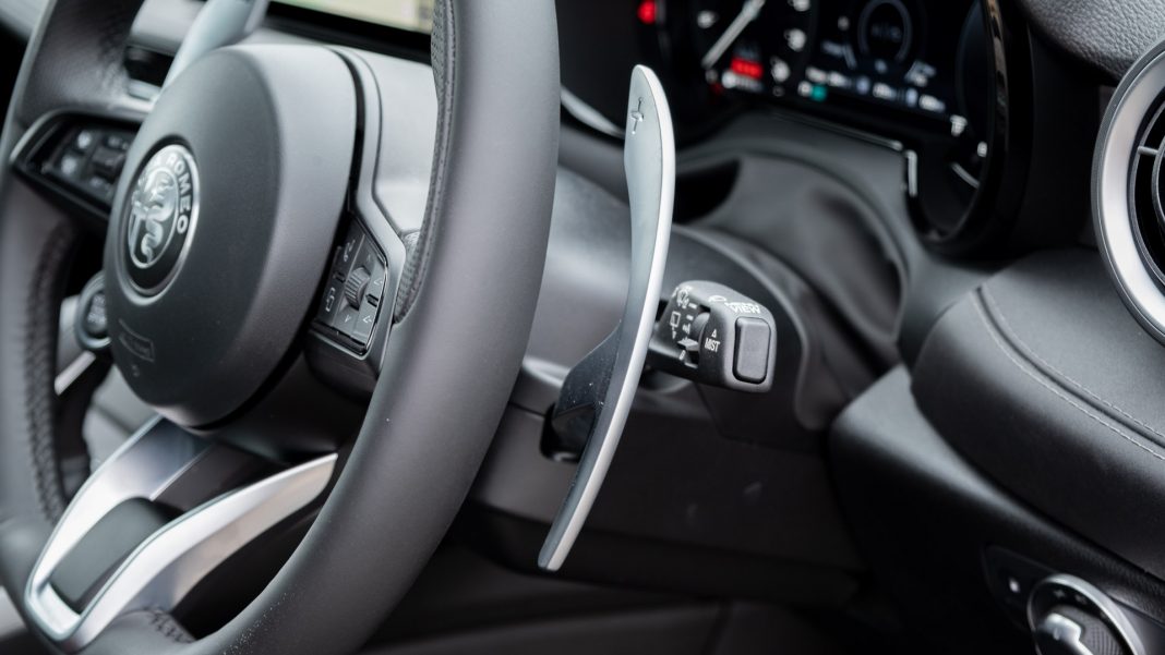 Alfa Romeo Tonale hybrid flappy paddles