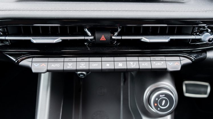 Alfa Romeo Tonale hybrid front buttons