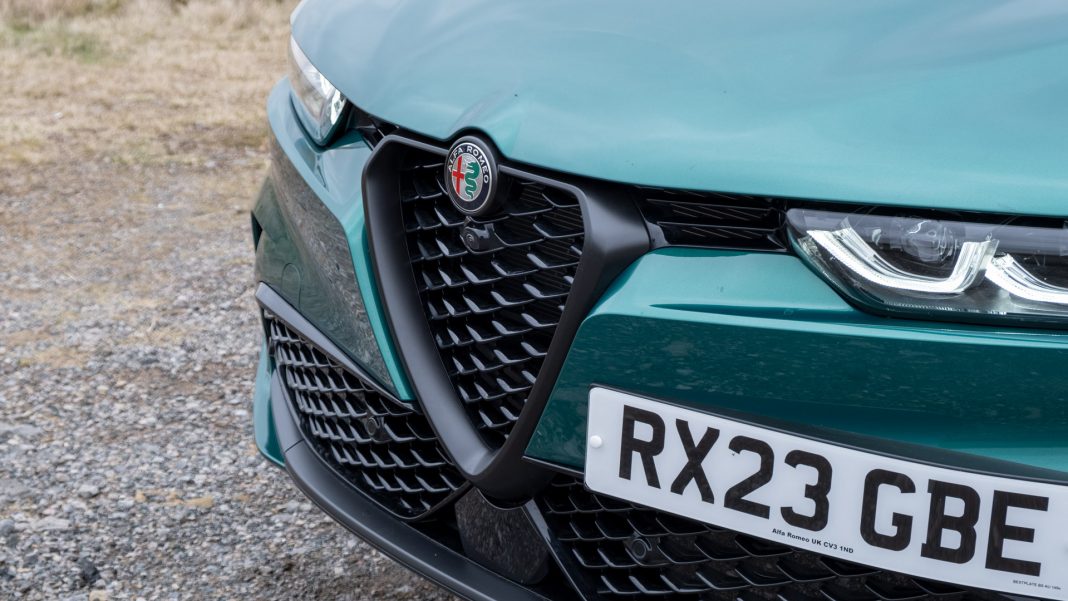Alfa Romeo Tonale hybrid grille