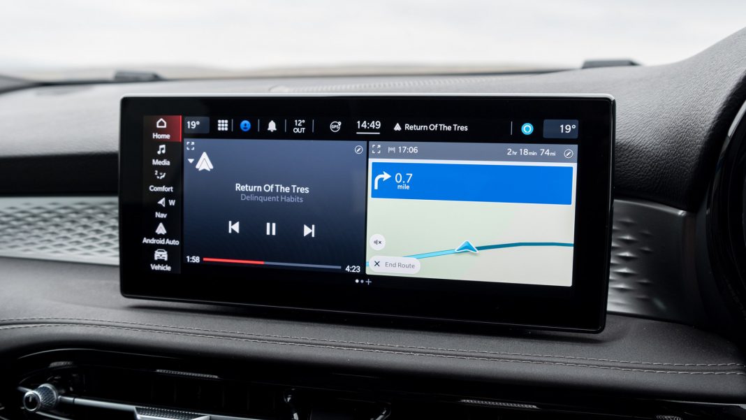 Alfa Romeo Tonale hybrid infotainment system