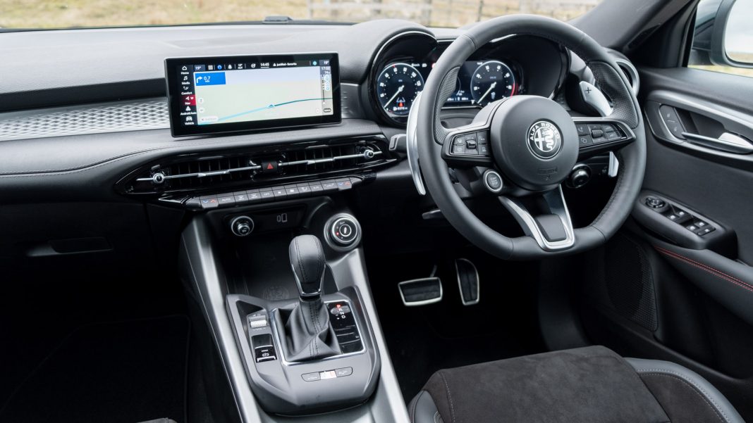 Alfa Romeo Tonale hybrid interior