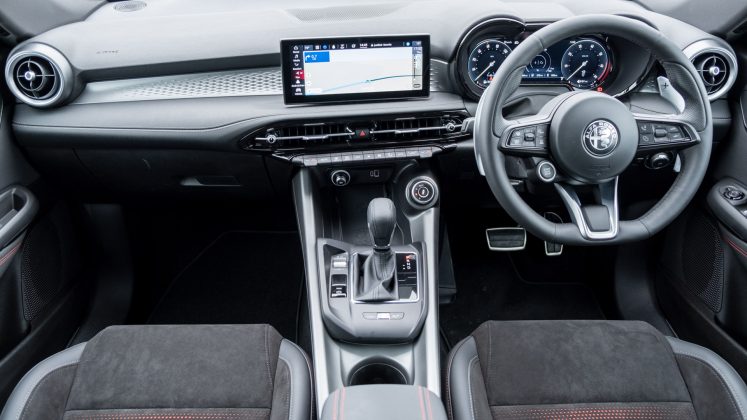 Alfa Romeo Tonale hybrid interior space