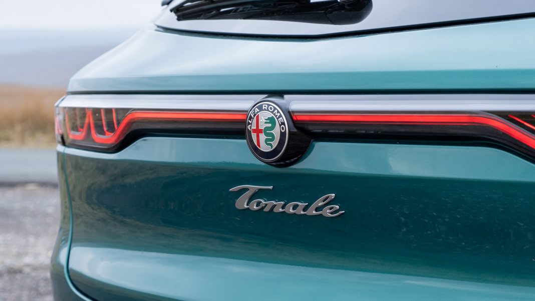 Alfa Romeo Tonale hybrid logo