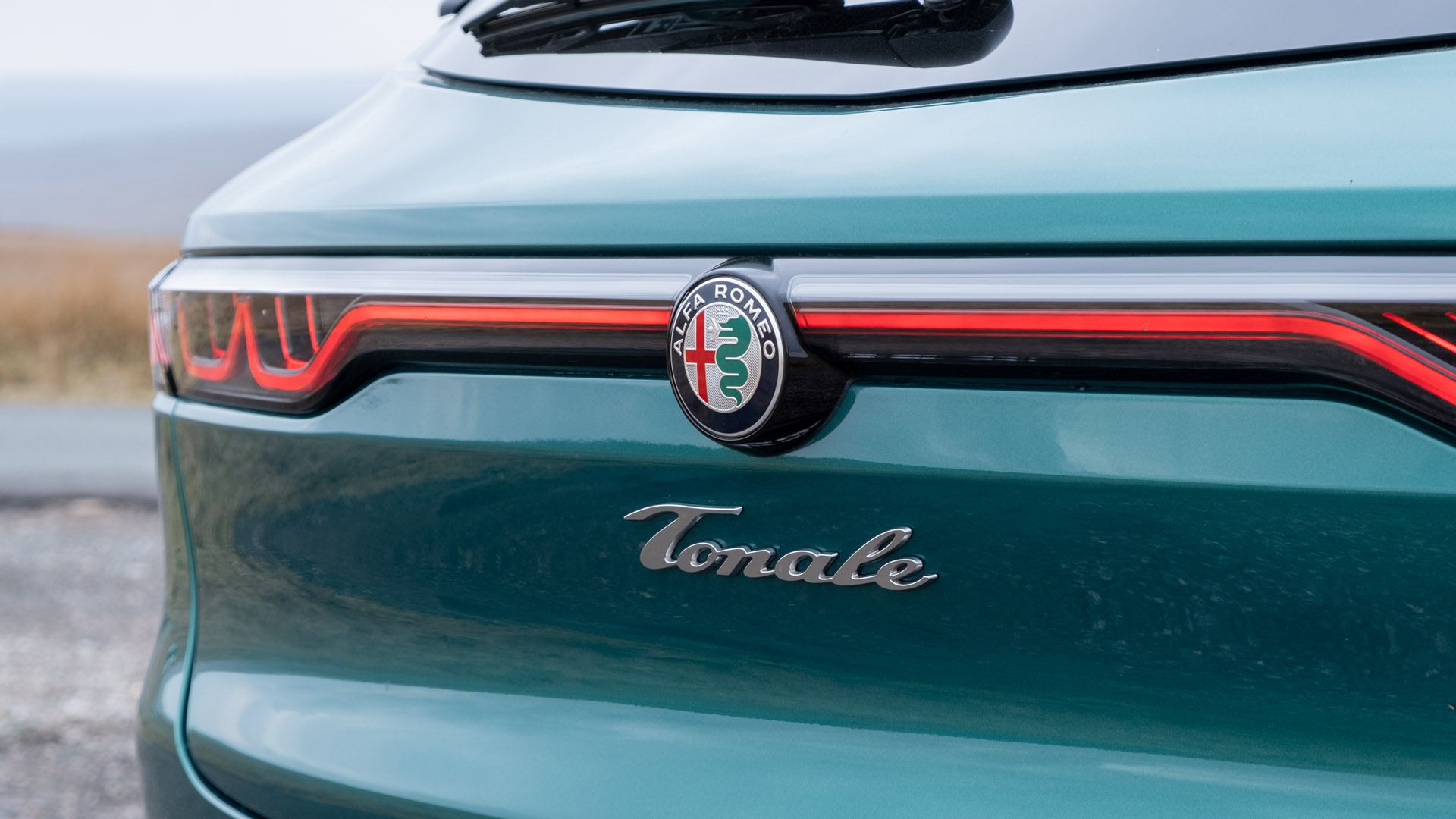 Alfa Romeo Tonale hybrid logo