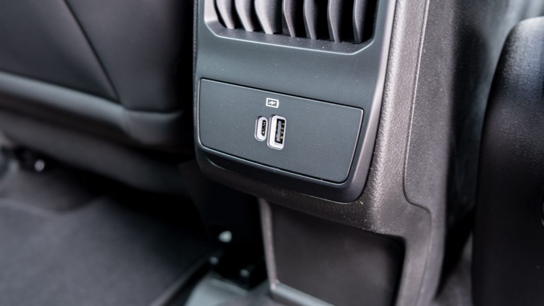 Alfa Romeo Tonale hybrid rear USB