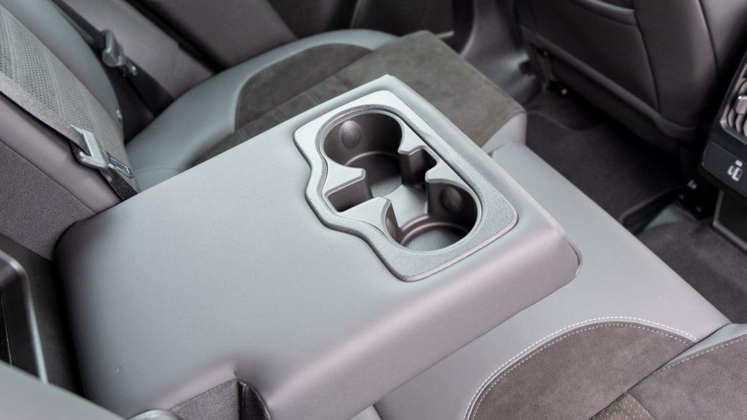 Alfa Romeo Tonale hybrid rear cupholders